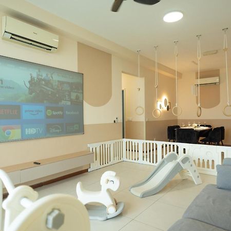 Fantasy Funland Retreat By The Only Bnb Tanjung Tokong Екстериор снимка