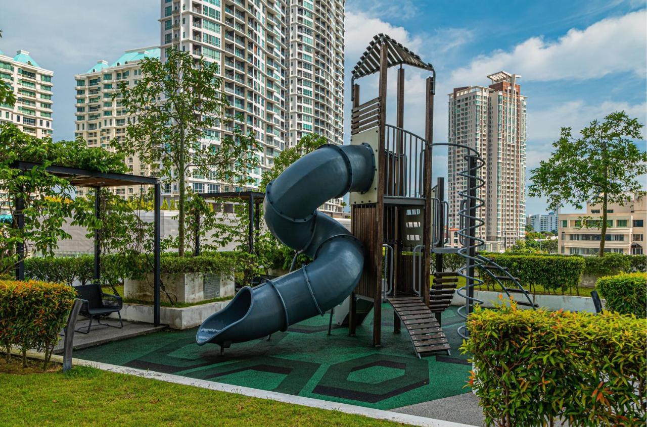 Fantasy Funland Retreat By The Only Bnb Tanjung Tokong Екстериор снимка